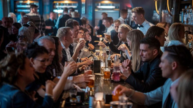 Comment vider un bar : astuces simples et efficaces